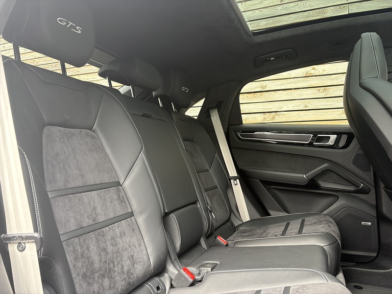 Porsche Cayenne 2023'23 T V8 GTS | Sport Chrono Pack | BOSE Surround Sound - U8648