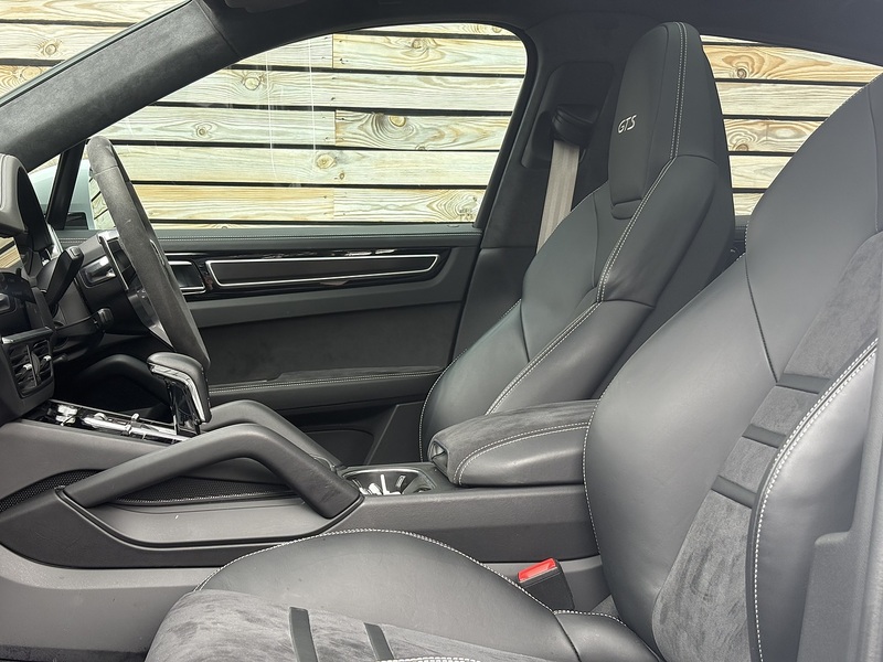 Porsche Cayenne 2023'23 T V8 GTS | Sport Chrono Pack | BOSE Surround Sound - U8648