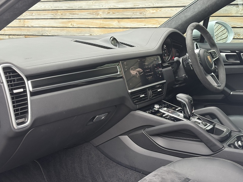 Porsche Cayenne 2023'23 T V8 GTS | Sport Chrono Pack | BOSE Surround Sound - U8648