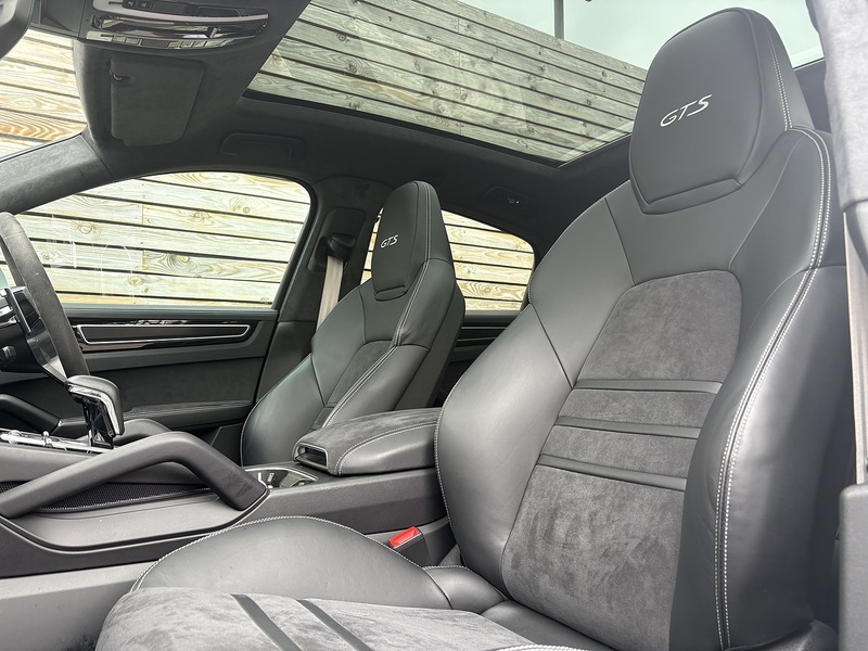 Porsche Cayenne 2023'23 T V8 GTS | Sport Chrono Pack | BOSE Surround Sound - U8648