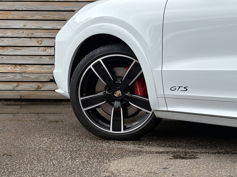 Porsche Cayenne 2023'23 T V8 GTS | Sport Chrono Pack | BOSE Surround Sound - U8648