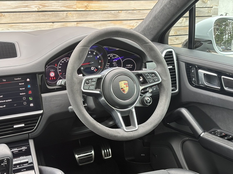 Porsche Cayenne 2023'23 T V8 GTS | Sport Chrono Pack | BOSE Surround Sound - U8648