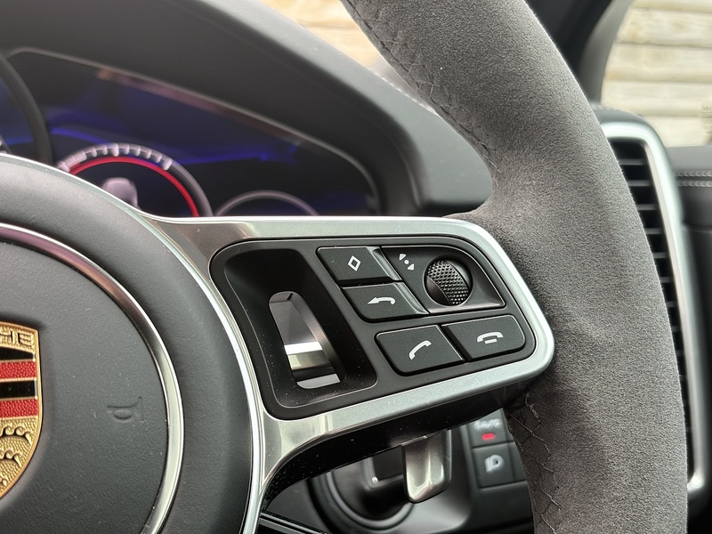 Porsche Cayenne 2023'23 T V8 GTS | Sport Chrono Pack | BOSE Surround Sound - U8648