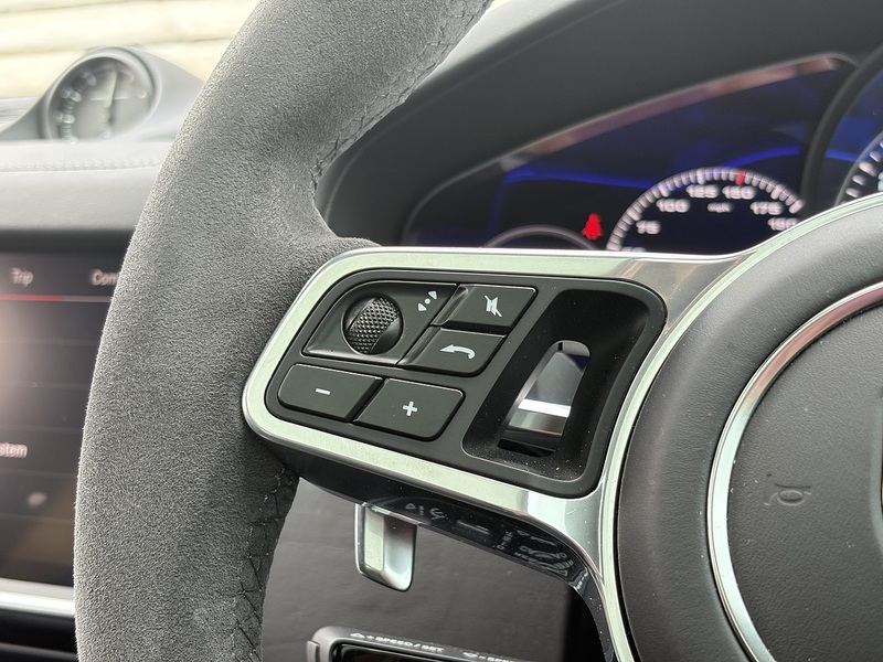 Porsche Cayenne 2023'23 T V8 GTS | Sport Chrono Pack | BOSE Surround Sound - U8648