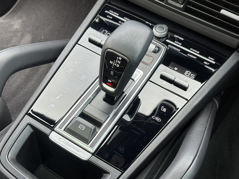 Porsche Cayenne 2023'23 T V8 GTS | Sport Chrono Pack | BOSE Surround Sound - U8648