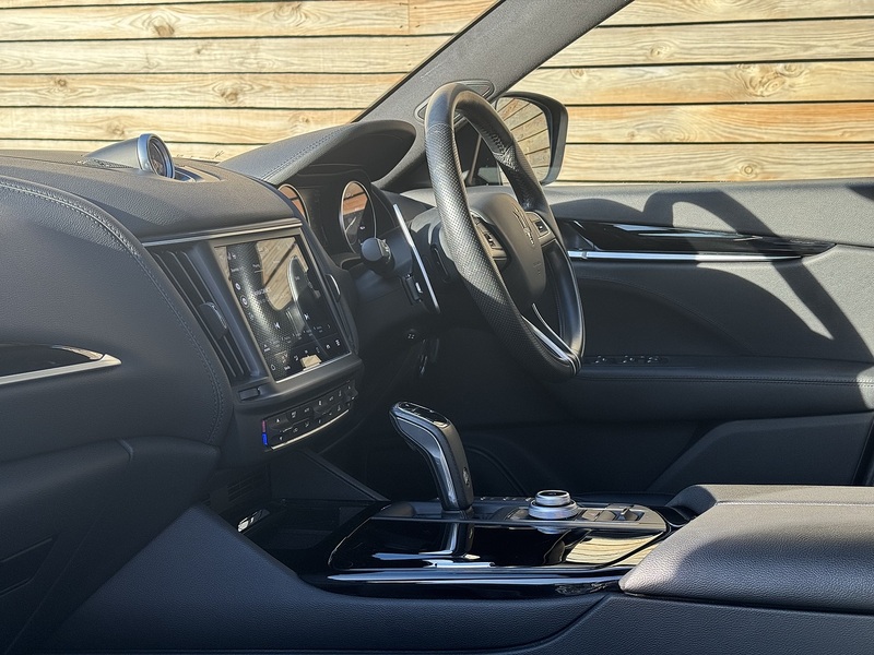 Maserati Levante 2022'22 V6 Modena | Heated Steering Wheel | Pan Roof - U8782