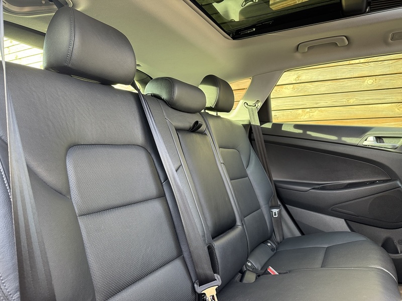 Hyundai TUCSON 2017'17 CRDi Premium SE | Opening Pan Roof | Front & Rear Heated Seats - U8800