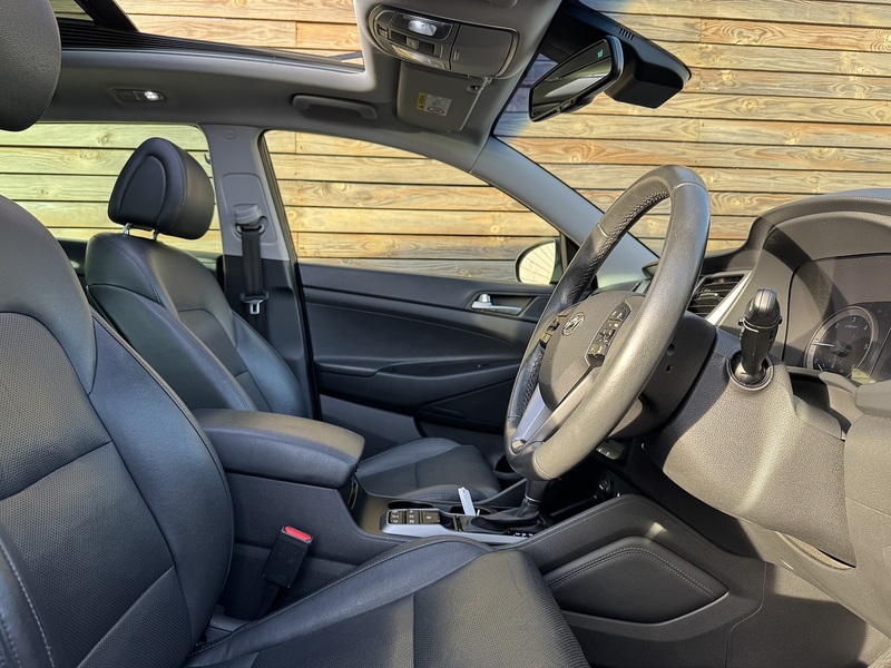 Hyundai TUCSON 2017'17 CRDi Premium SE | Opening Pan Roof | Front & Rear Heated Seats - U8800