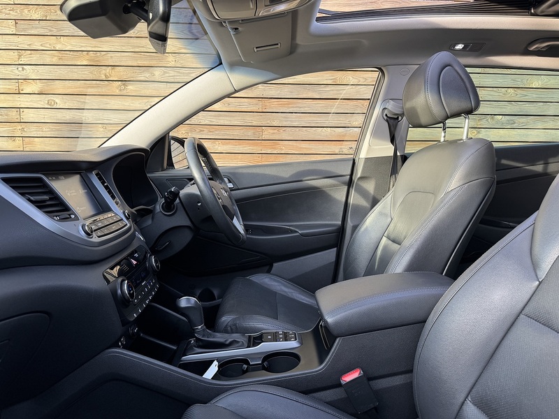 Hyundai TUCSON 2017'17 CRDi Premium SE | Opening Pan Roof | Front & Rear Heated Seats - U8800