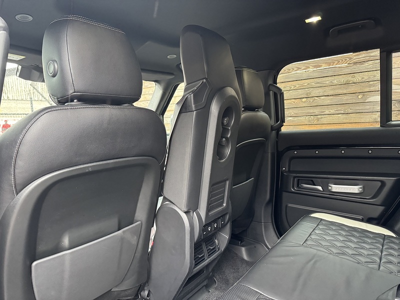 Land Rover Defender 110 2021'71 D250 MHEV S | Rear Seat Conversion - U8809