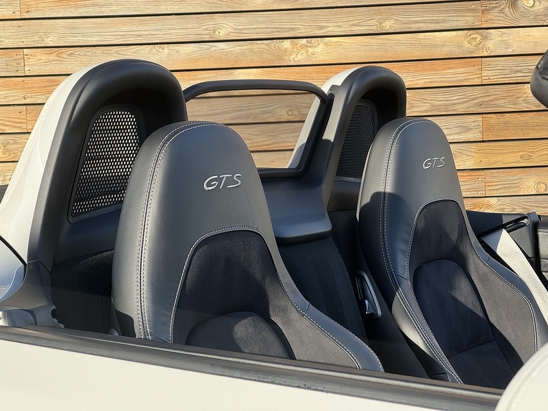 Porsche 718 Boxster 2018'68 T GTS | GTS Interior | Crayon Roll Hoops - U8812