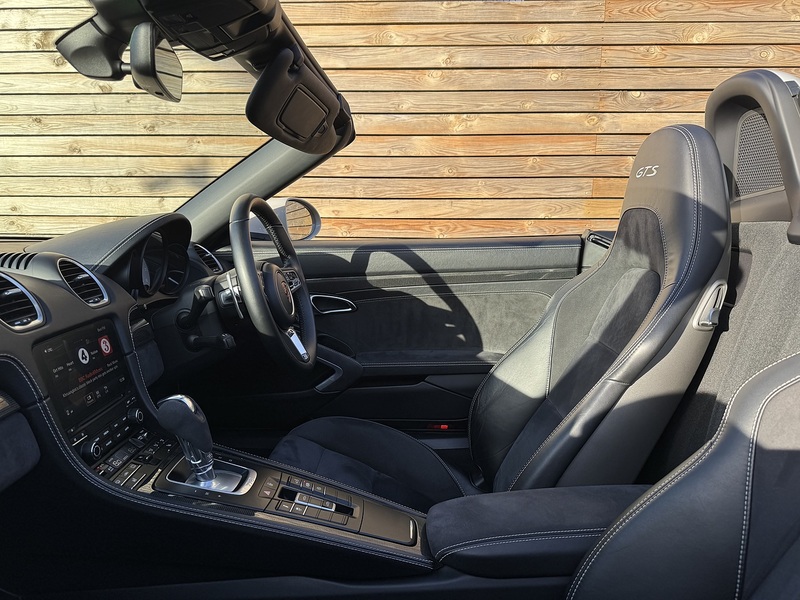 Porsche 718 Boxster 2018'68 T GTS | GTS Interior | Crayon Roll Hoops - U8812