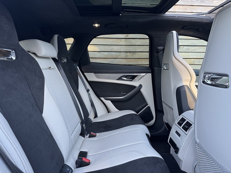 Jaguar F-PACE 2022'22 P550 V8 SVR | Pan Roof | Best Interior! - U8859