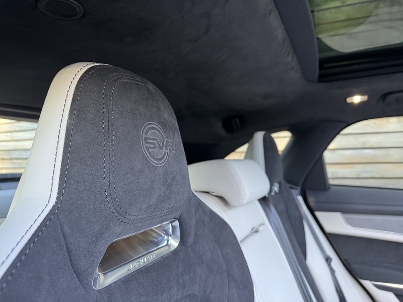 Jaguar F-PACE 2022'22 P550 V8 SVR | Pan Roof | Best Interior! - U8859