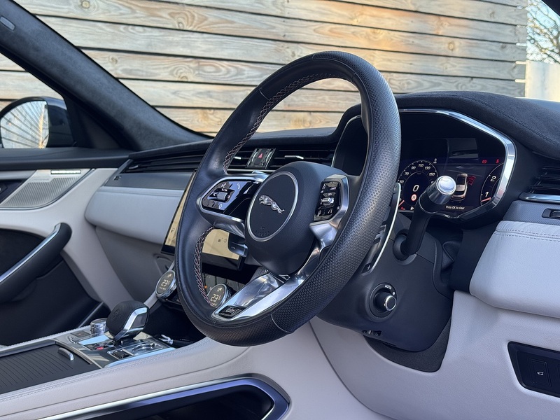 Jaguar F-PACE 2022'22 P550 V8 SVR | Pan Roof | Best Interior! - U8859