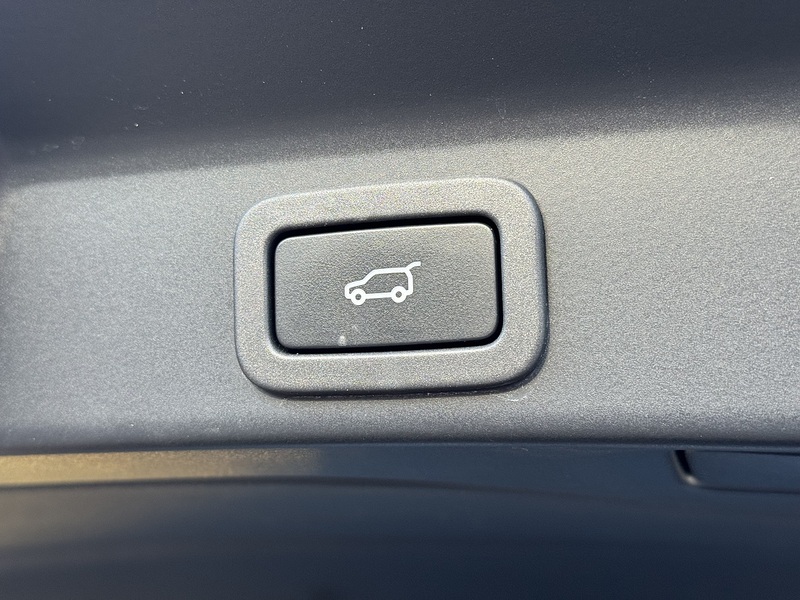 Jaguar F-PACE 2022'22 P550 V8 SVR | Pan Roof | Best Interior! - U8859