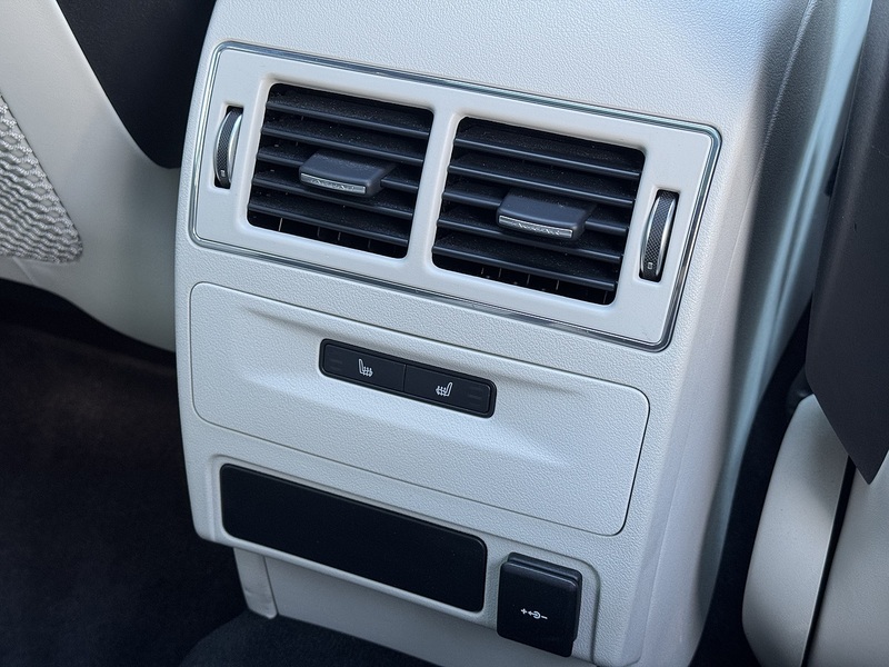 Jaguar F-PACE 2022'22 P550 V8 SVR | Pan Roof | Best Interior! - U8859