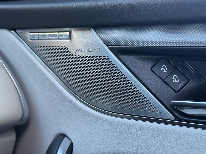 Jaguar F-PACE 2022'22 P550 V8 SVR | Pan Roof | Best Interior! - U8859