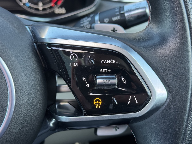 Jaguar F-PACE 2022'22 P550 V8 SVR | Pan Roof | Best Interior! - U8859