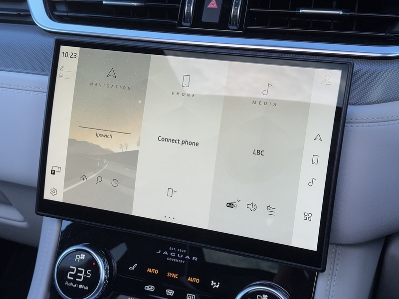 Jaguar F-PACE 2022'22 P550 V8 SVR | Pan Roof | Best Interior! - U8859