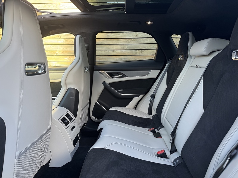 Jaguar F-PACE 2022'22 P550 V8 SVR | Pan Roof | Best Interior! - U8859