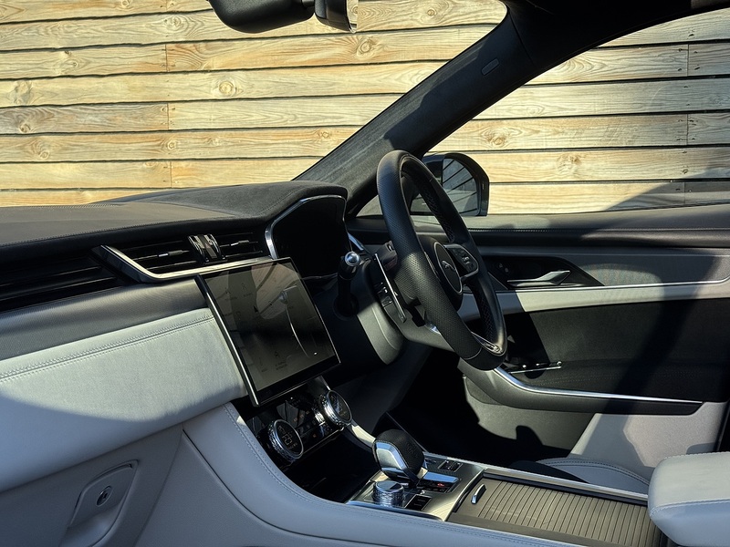 Jaguar F-PACE 2022'22 P550 V8 SVR | Pan Roof | Best Interior! - U8859