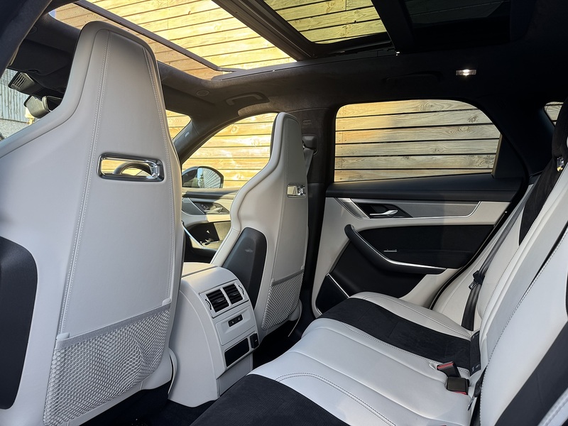 Jaguar F-PACE 2022'22 P550 V8 SVR | Pan Roof | Best Interior! - U8859