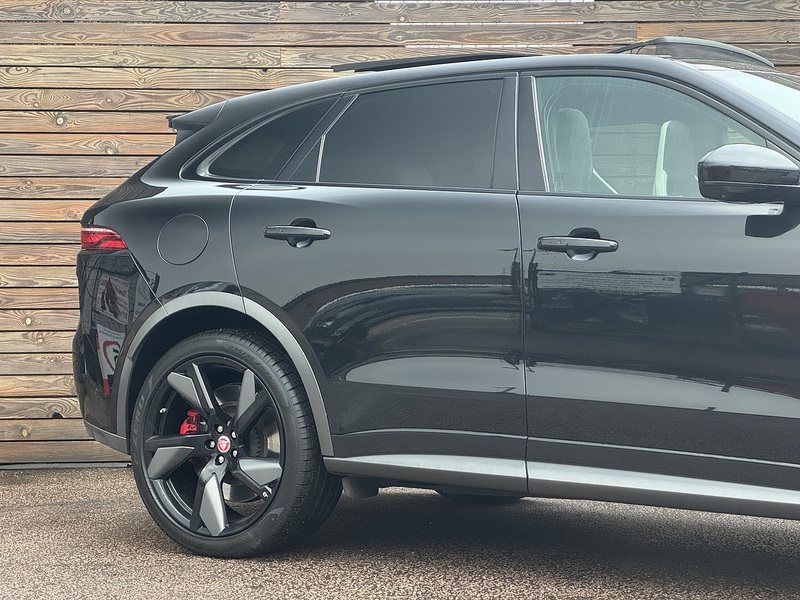 Jaguar F-PACE 2022'22 P550 V8 SVR | Pan Roof | Best Interior! - U8859