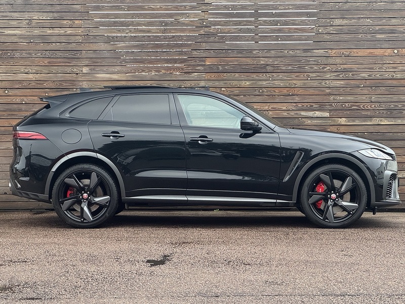 Jaguar F-PACE 2022'22 P550 V8 SVR | Pan Roof | Best Interior! - U8859
