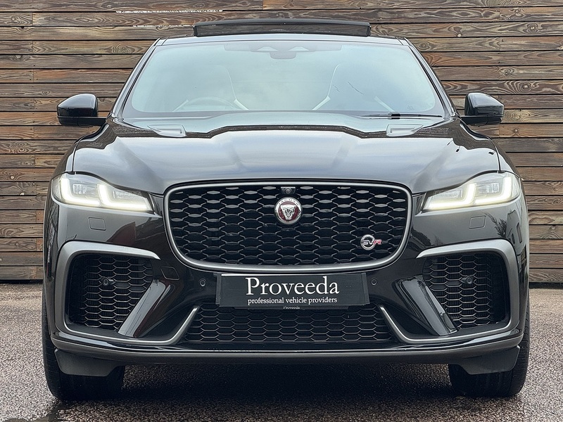 Jaguar F-PACE 2022'22 P550 V8 SVR | Pan Roof | Best Interior! - U8859