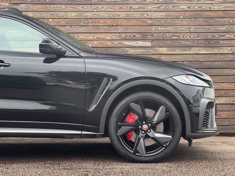 Jaguar F-PACE 2022'22 P550 V8 SVR | Pan Roof | Best Interior! - U8859