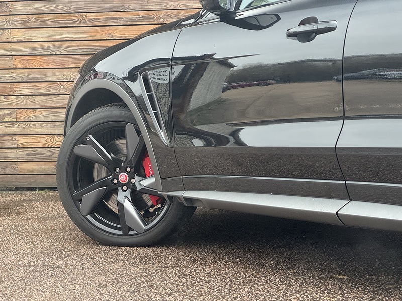 Jaguar F-PACE 2022'22 P550 V8 SVR | Pan Roof | Best Interior! - U8859