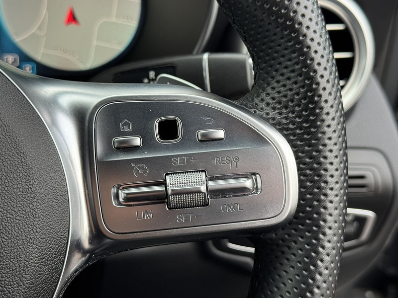 Mercedes-Benz GLC 2022'22 GLC300h MHEV AMG Line Premium | Ambient Lighting - U8880