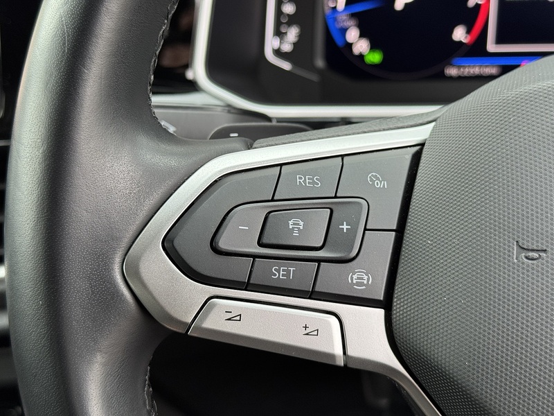 Volkswagen T-Roc 2023'73 TSI R-Line | Parking Sensors | Great Spec! - U8901