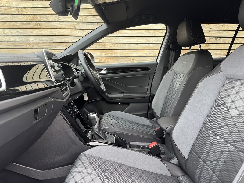 Volkswagen T-Roc 2023'73 TSI R-Line | Parking Sensors | Great Spec! - U8901