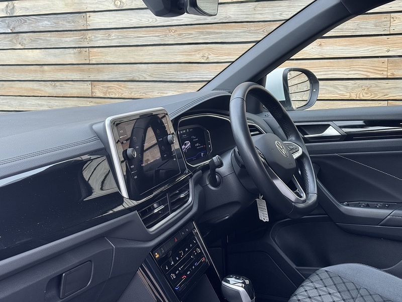 Volkswagen T-Roc 2023'73 TSI R-Line | Parking Sensors | Great Spec! - U8901