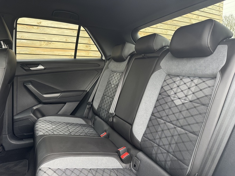 Volkswagen T-Roc 2023'73 TSI R-Line | Parking Sensors | Great Spec! - U8901