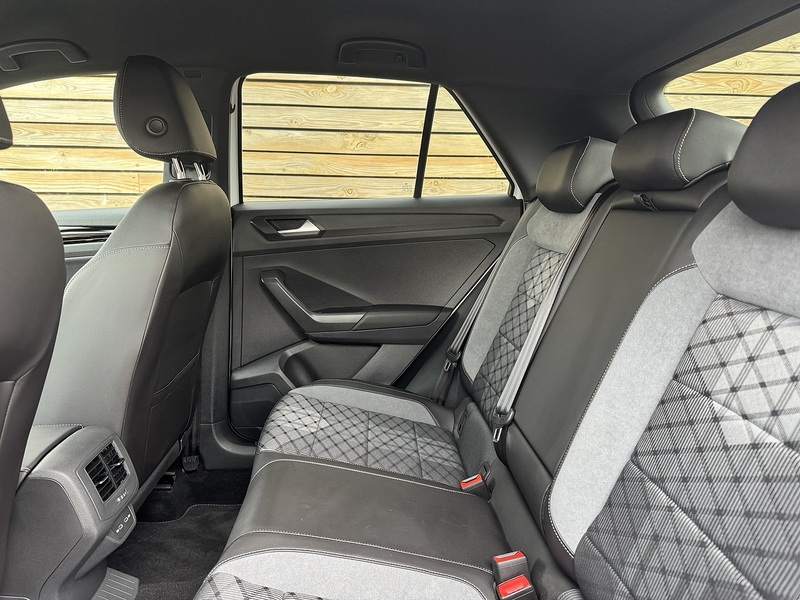 Volkswagen T-Roc 2023'73 TSI R-Line | Parking Sensors | Great Spec! - U8901