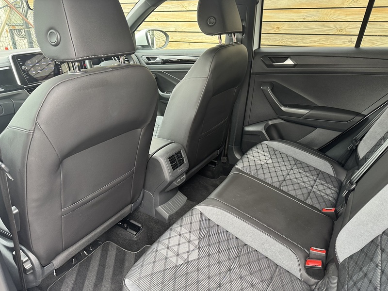 Volkswagen T-Roc 2023'73 TSI R-Line | Parking Sensors | Great Spec! - U8901