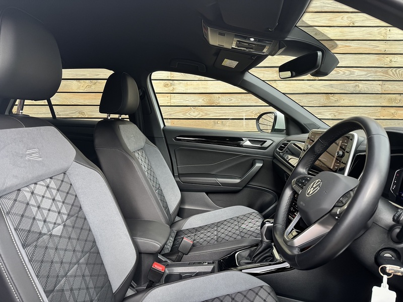 Volkswagen T-Roc 2023'73 TSI R-Line | Parking Sensors | Great Spec! - U8901