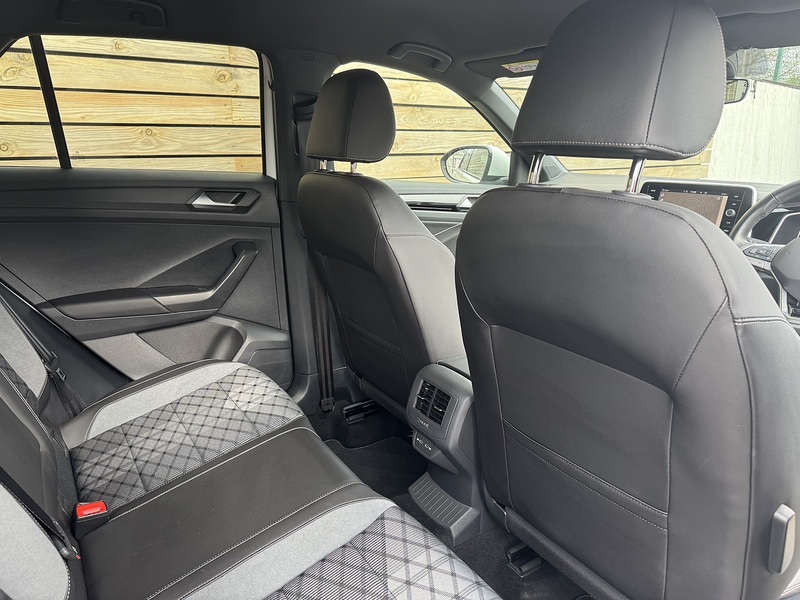 Volkswagen T-Roc 2023'73 TSI R-Line | Parking Sensors | Great Spec! - U8901