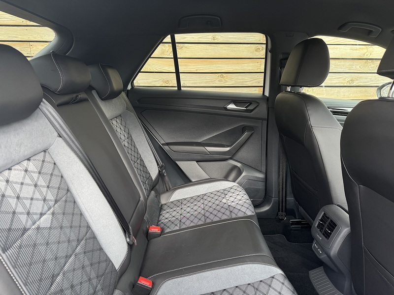 Volkswagen T-Roc 2023'73 TSI R-Line | Parking Sensors | Great Spec! - U8901