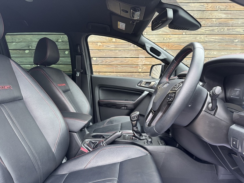 Ford Ranger 2020'70 EcoBlue Wildtrak | Side Steps | Mud Flaps - U8925