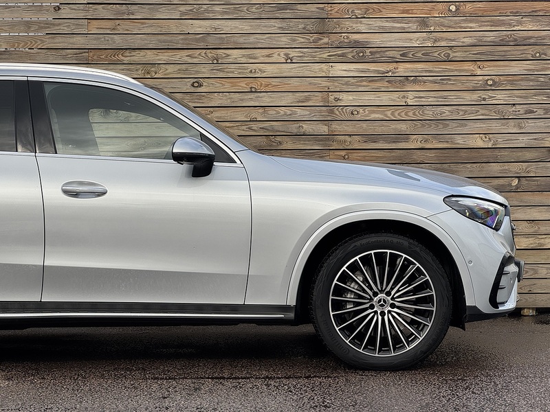 Mercedes-Benz GLC 2023'23 GLC300dh MHEV AMG Line (Premium Plus) | Pan Roof | Ambient Lighting - U8942