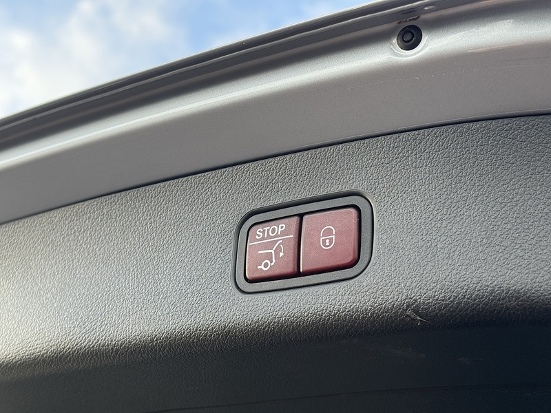 Mercedes-Benz GLC 2023'23 GLC300dh MHEV AMG Line (Premium Plus) | Pan Roof | Ambient Lighting - U8942