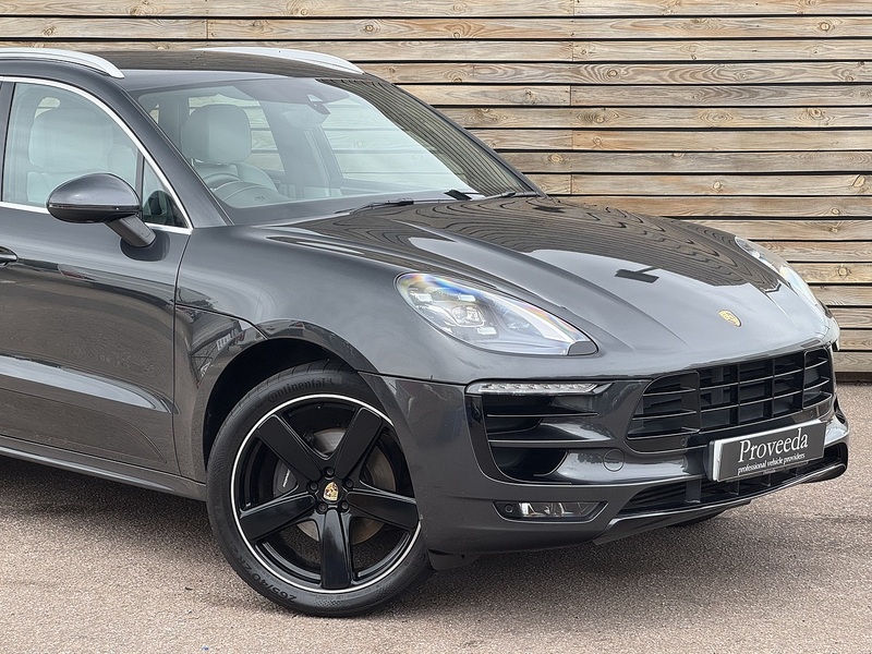 Porsche Macan 2016'66 T | Top Spec | Sport Design Pack - U8946