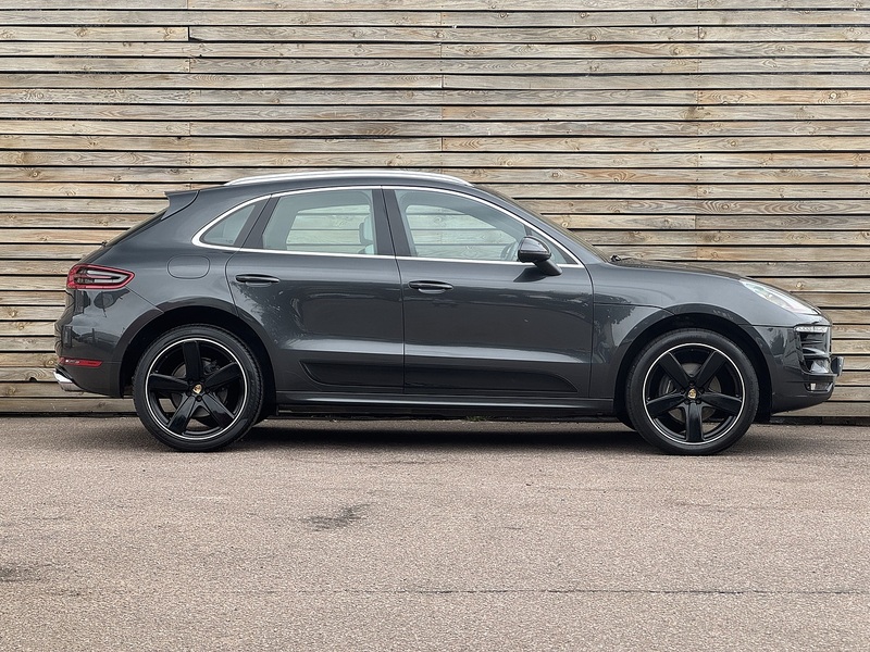 Porsche Macan 2016'66 T | Top Spec | Sport Design Pack - U8946
