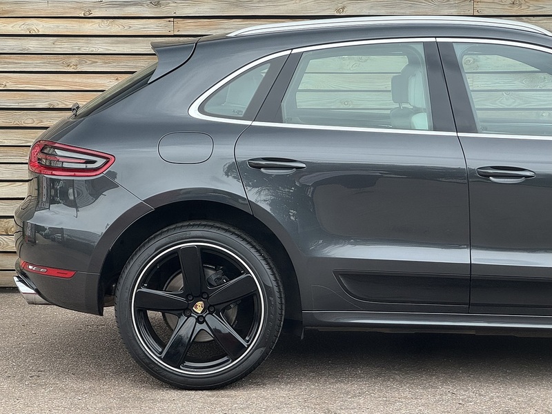 Porsche Macan 2016'66 T | Top Spec | Sport Design Pack - U8946