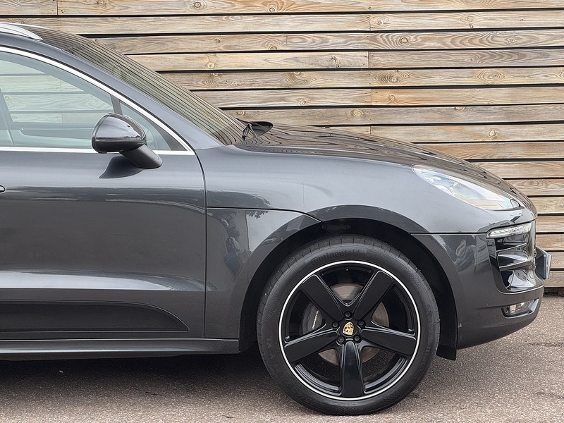 Porsche Macan 2016'66 T | Top Spec | Sport Design Pack - U8946
