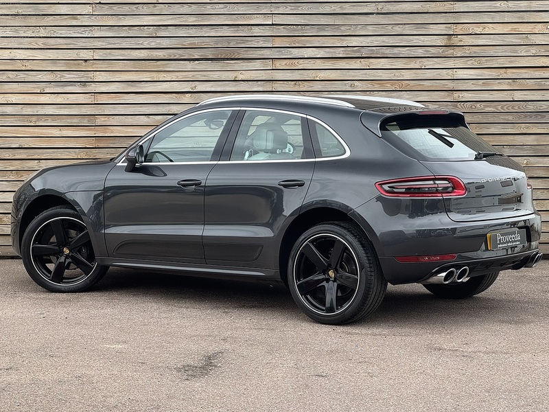 Porsche Macan 2016'66 T | Top Spec | Sport Design Pack - U8946
